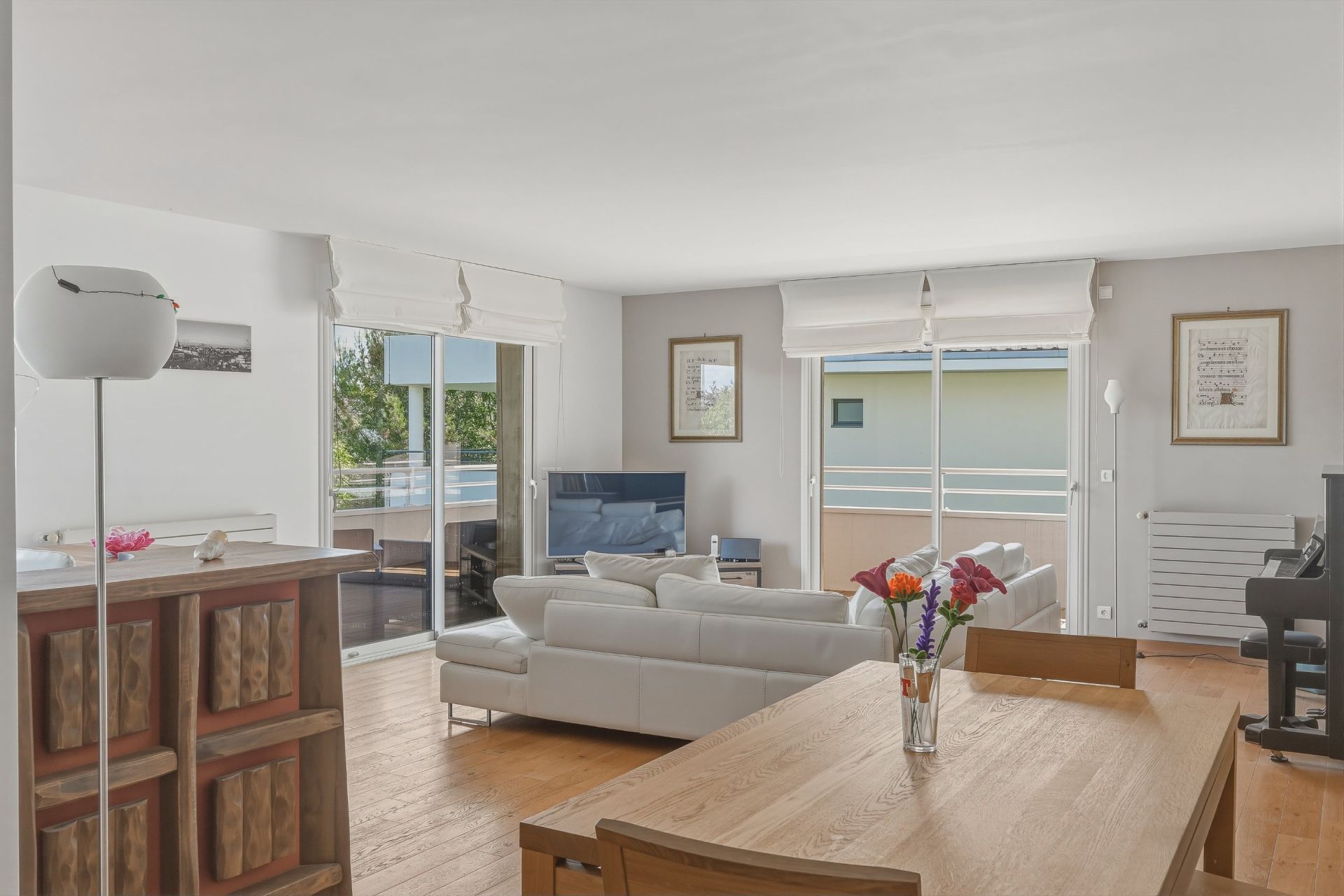 luxury apartment 5 Rooms for sale on DIVONNE LES BAINS (01220)