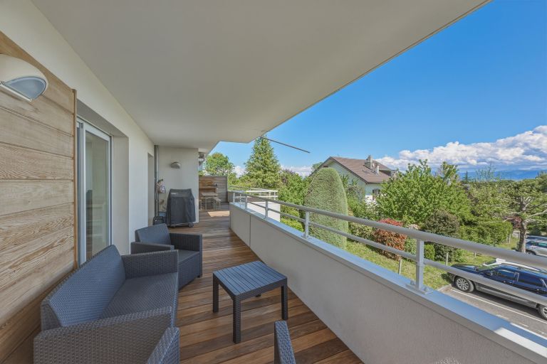 luxury apartment 5 Rooms for sale on DIVONNE LES BAINS (01220)