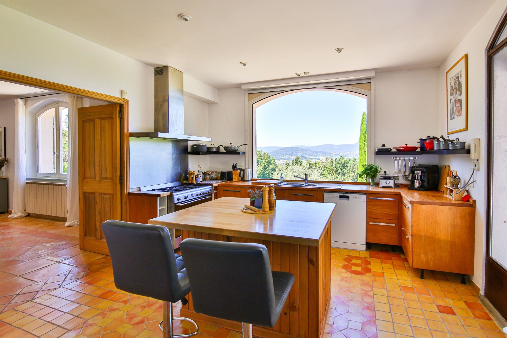 luxury house 10 Rooms for sale on APT (84400)