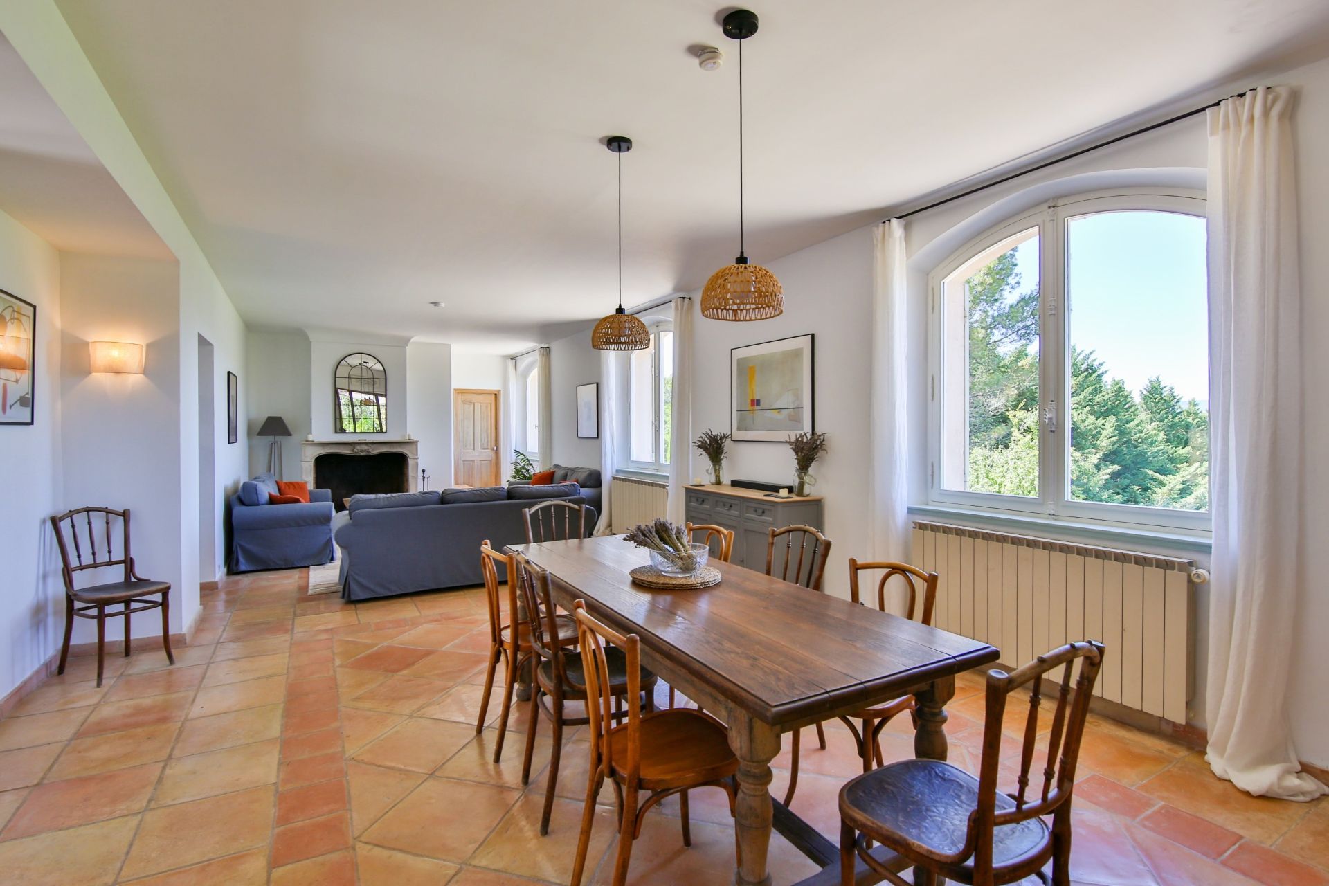 luxury house 10 Rooms for sale on APT (84400)