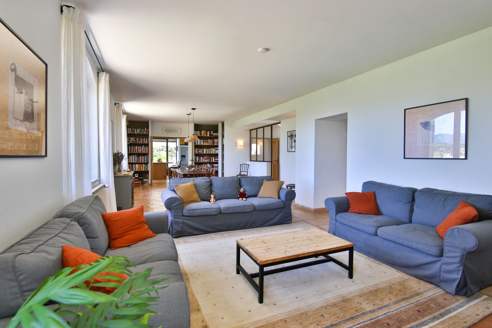 luxury house 10 Rooms for sale on APT (84400)