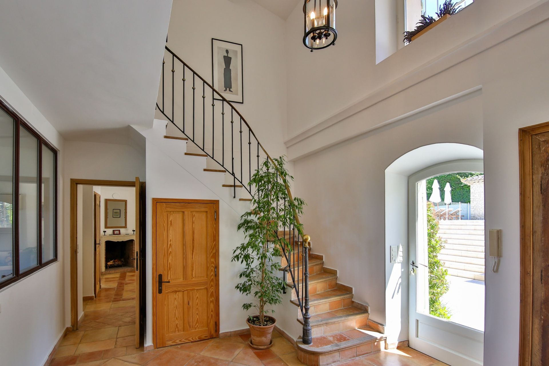 luxury house 10 Rooms for sale on APT (84400)
