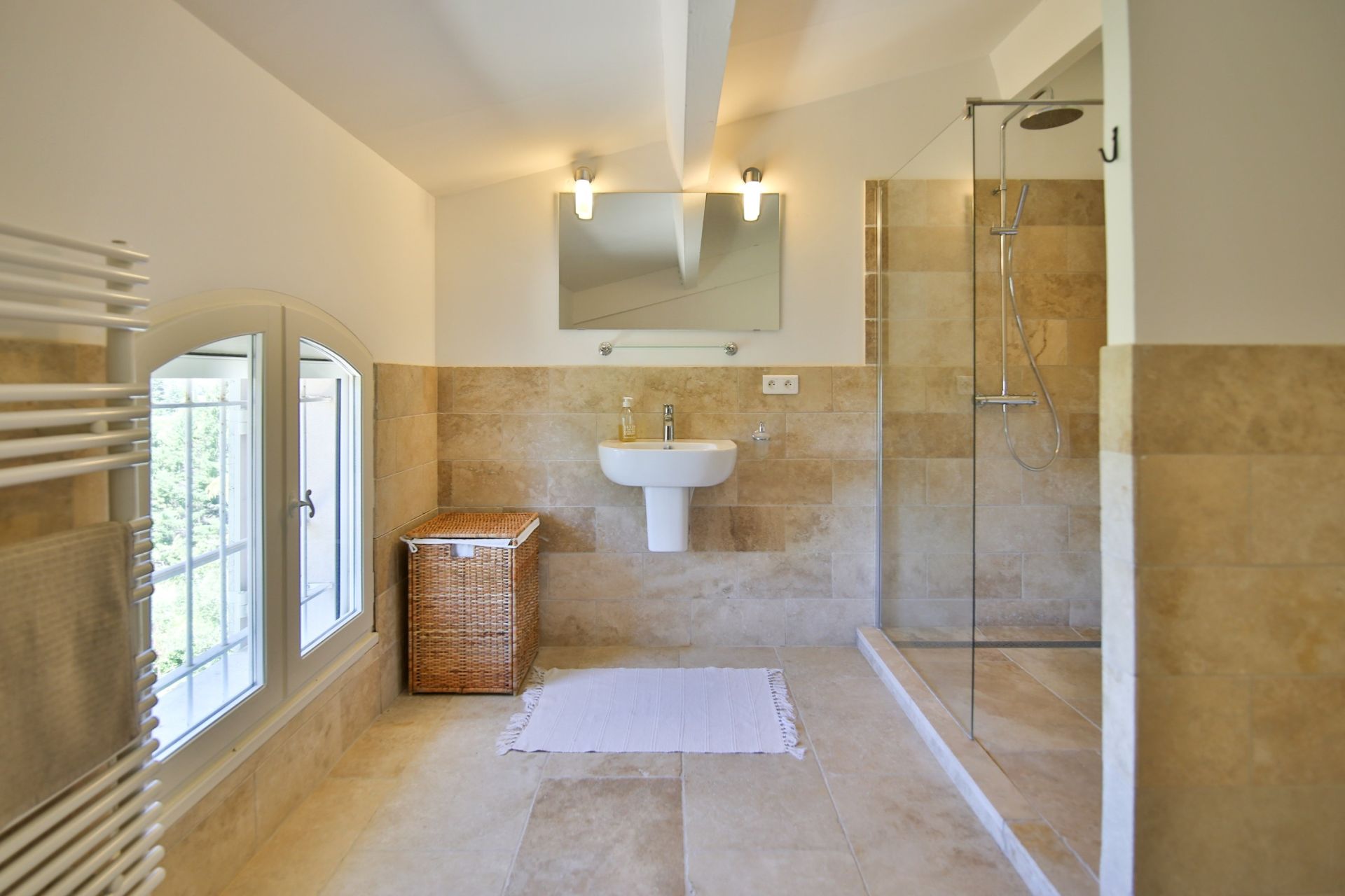 luxury house 10 Rooms for sale on APT (84400)