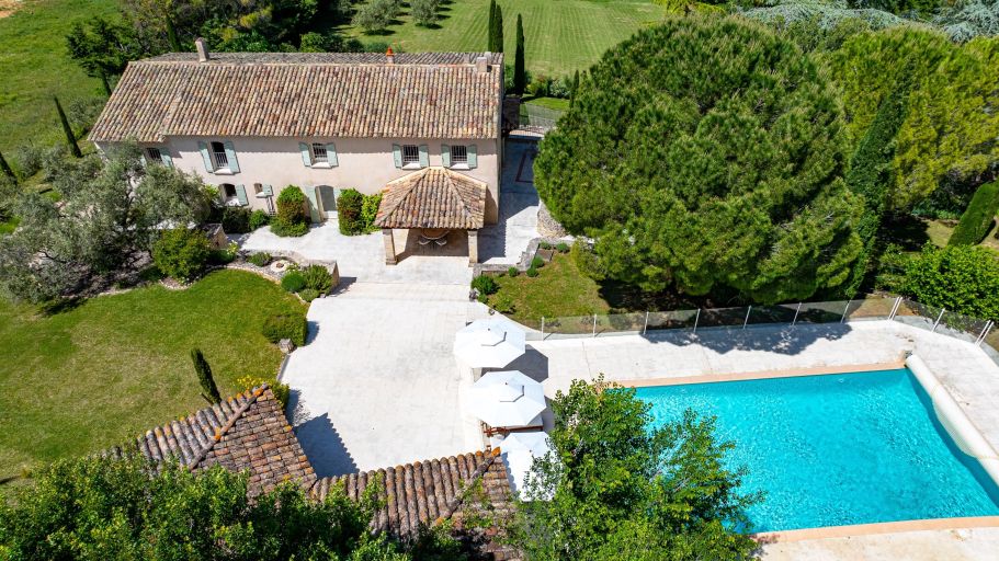 luxury house 10 Rooms for sale on APT (84400)
