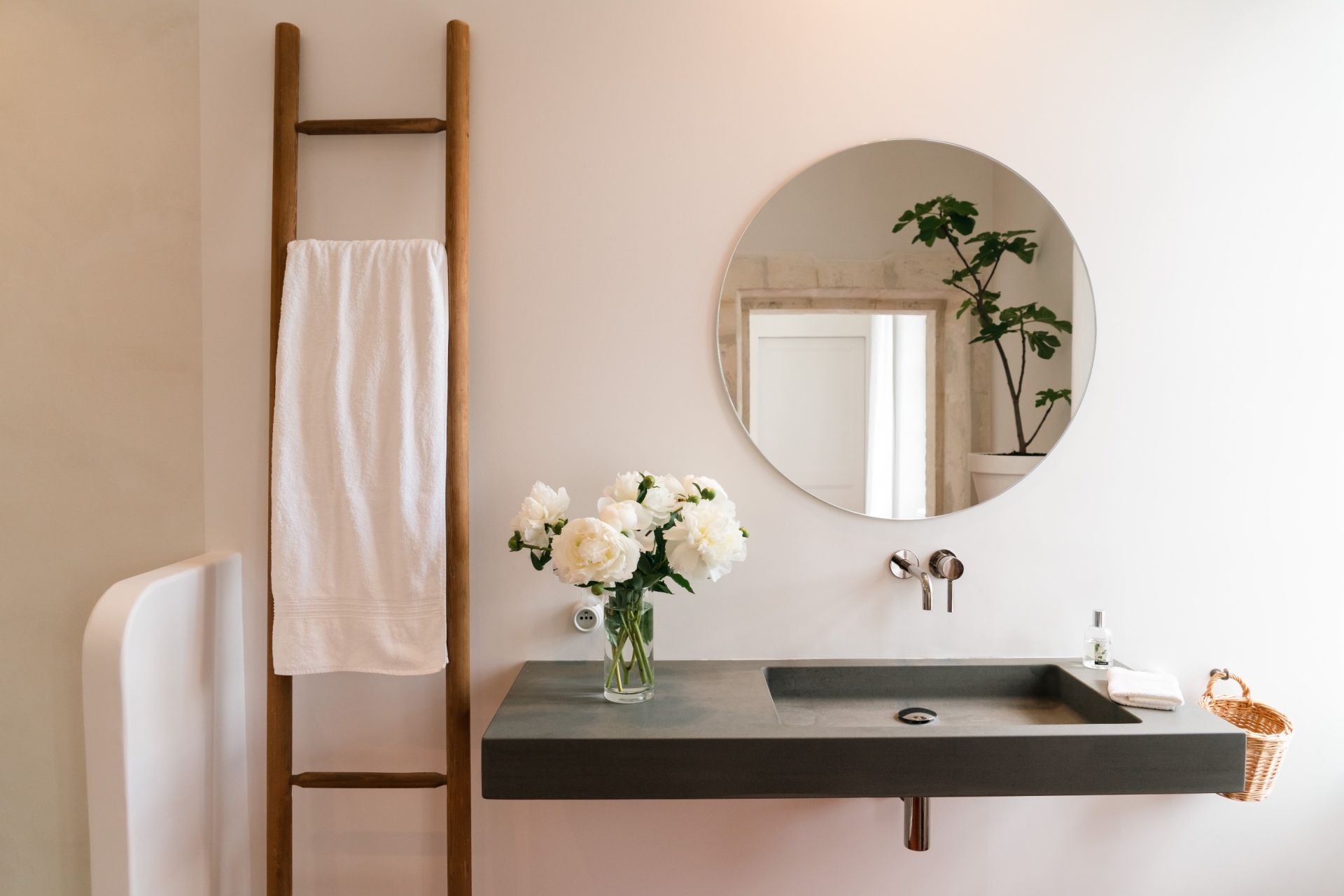 luxury house 4 Rooms for sale on ST REMY DE PROVENCE (13210)