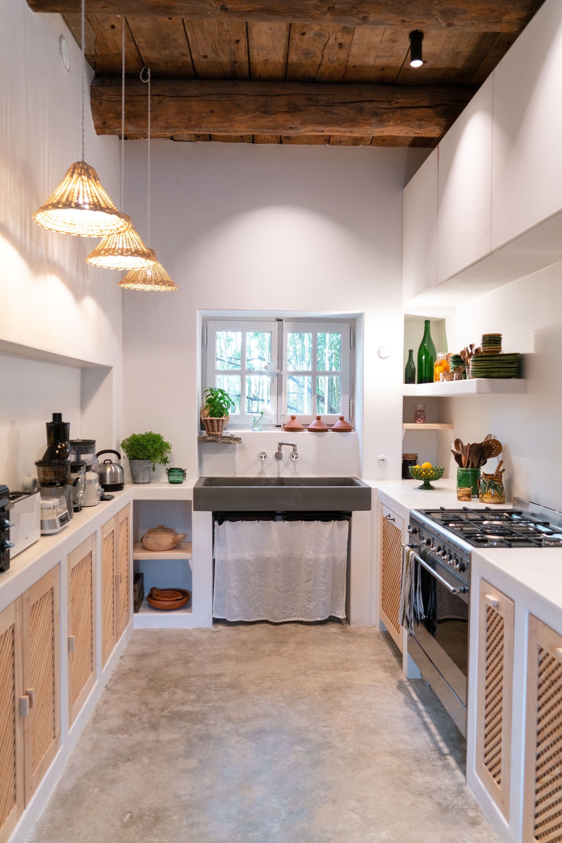 luxury house 4 Rooms for sale on ST REMY DE PROVENCE (13210)