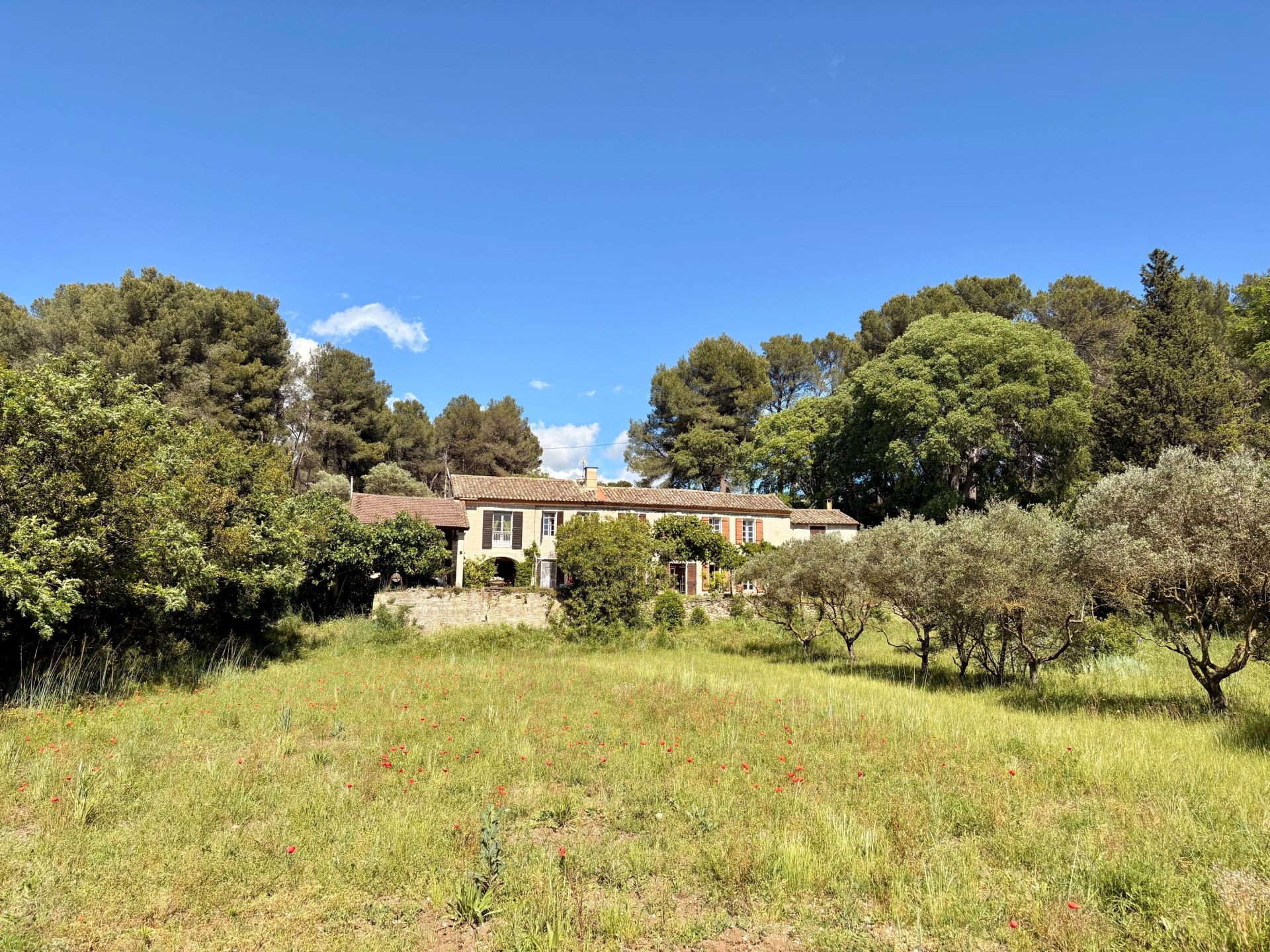 luxury house 8 Rooms for sale on ST ETIENNE DU GRES (13103)