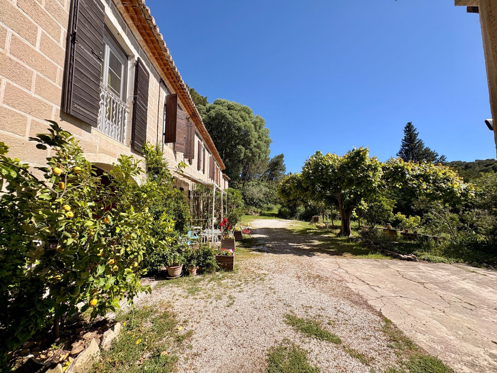 luxury house 8 Rooms for sale on ST ETIENNE DU GRES (13103)