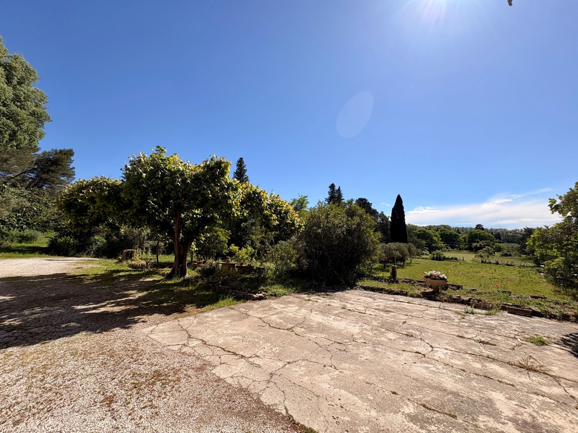 luxury house 8 Rooms for sale on ST ETIENNE DU GRES (13103)