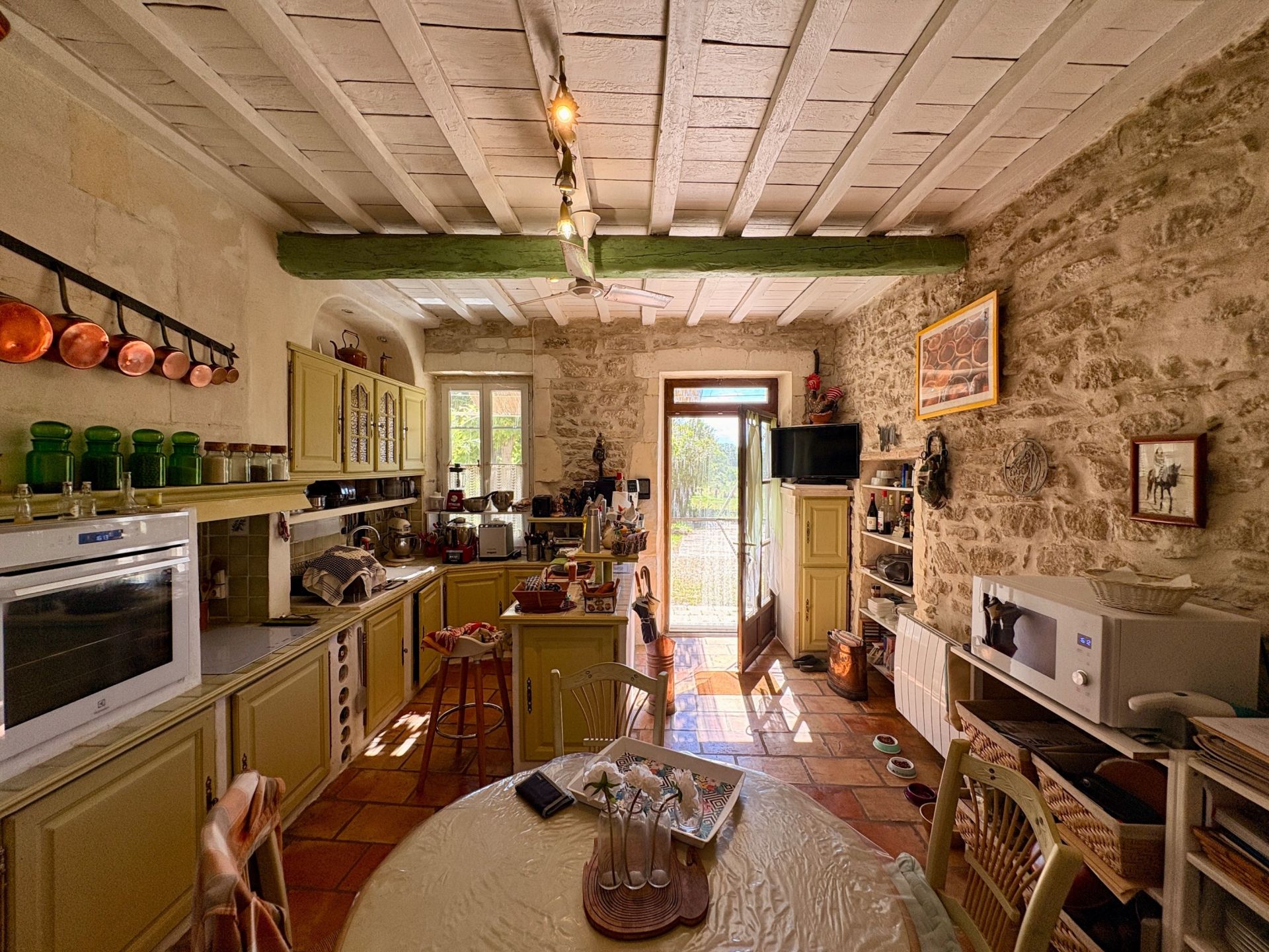 luxury house 8 Rooms for sale on ST ETIENNE DU GRES (13103)