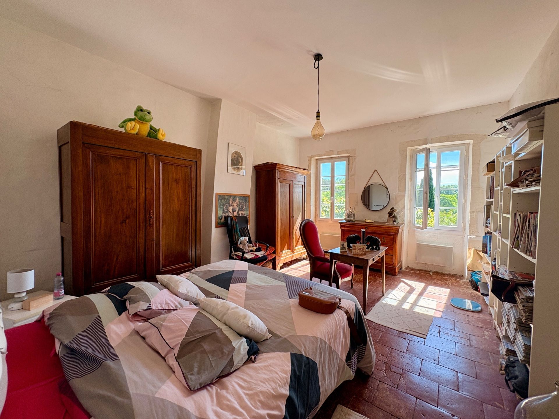 luxury house 8 Rooms for sale on ST ETIENNE DU GRES (13103)