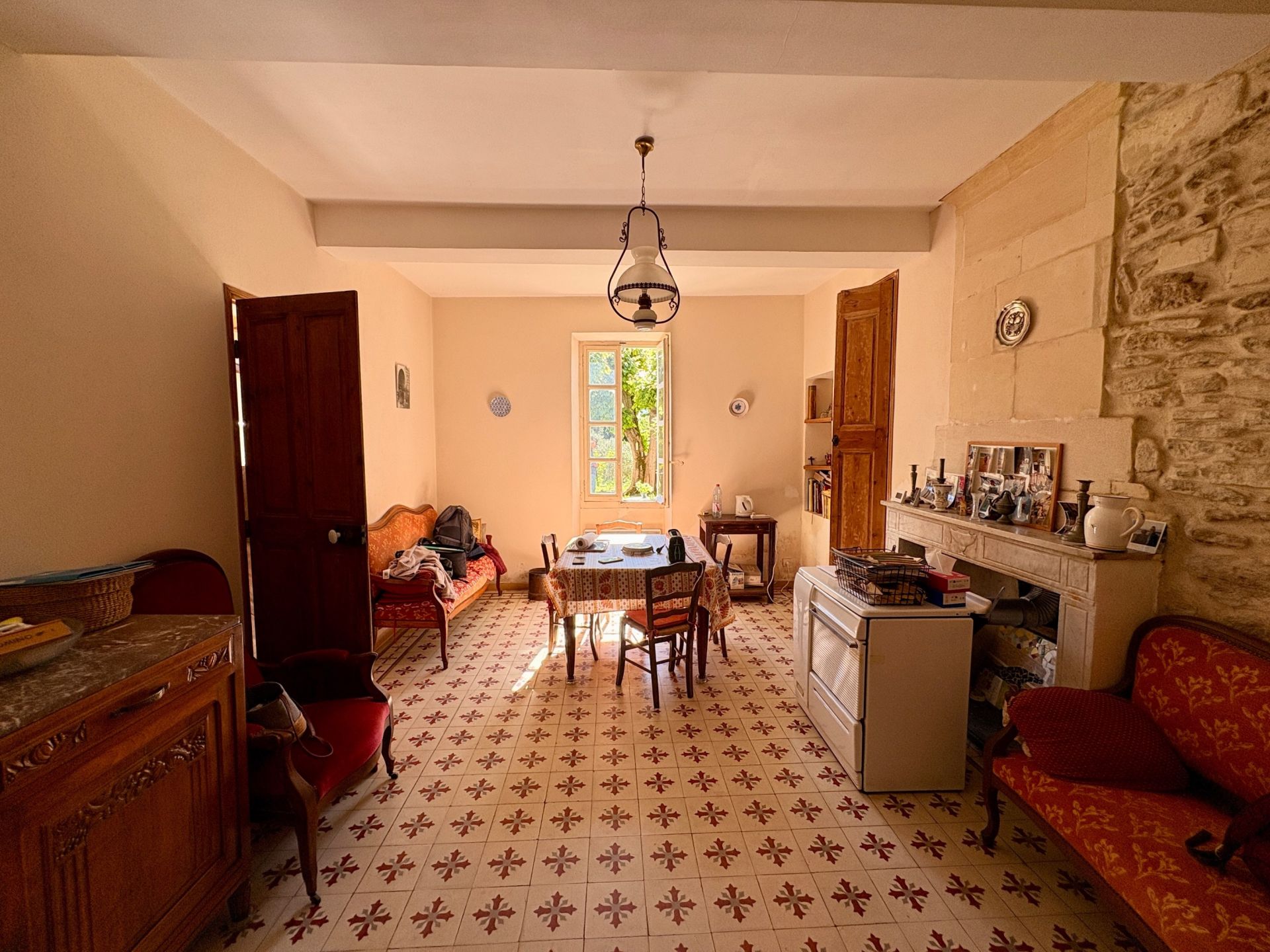 luxury house 8 Rooms for sale on ST ETIENNE DU GRES (13103)
