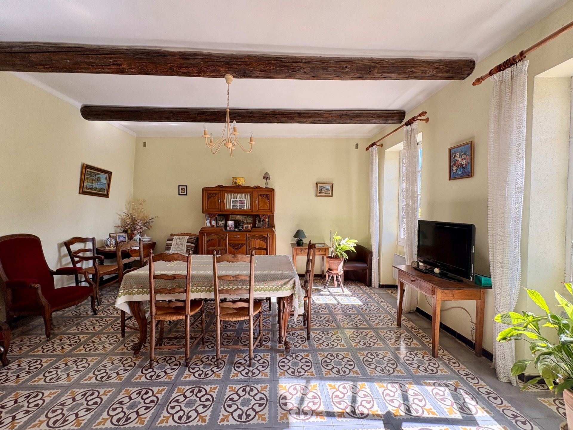 luxury house 8 Rooms for sale on ST ETIENNE DU GRES (13103)