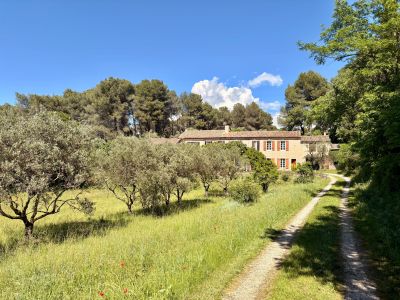 Sale Luxury house Saint-Étienne-du-Grès 8&nbsp;Rooms 300&nbsp;m²