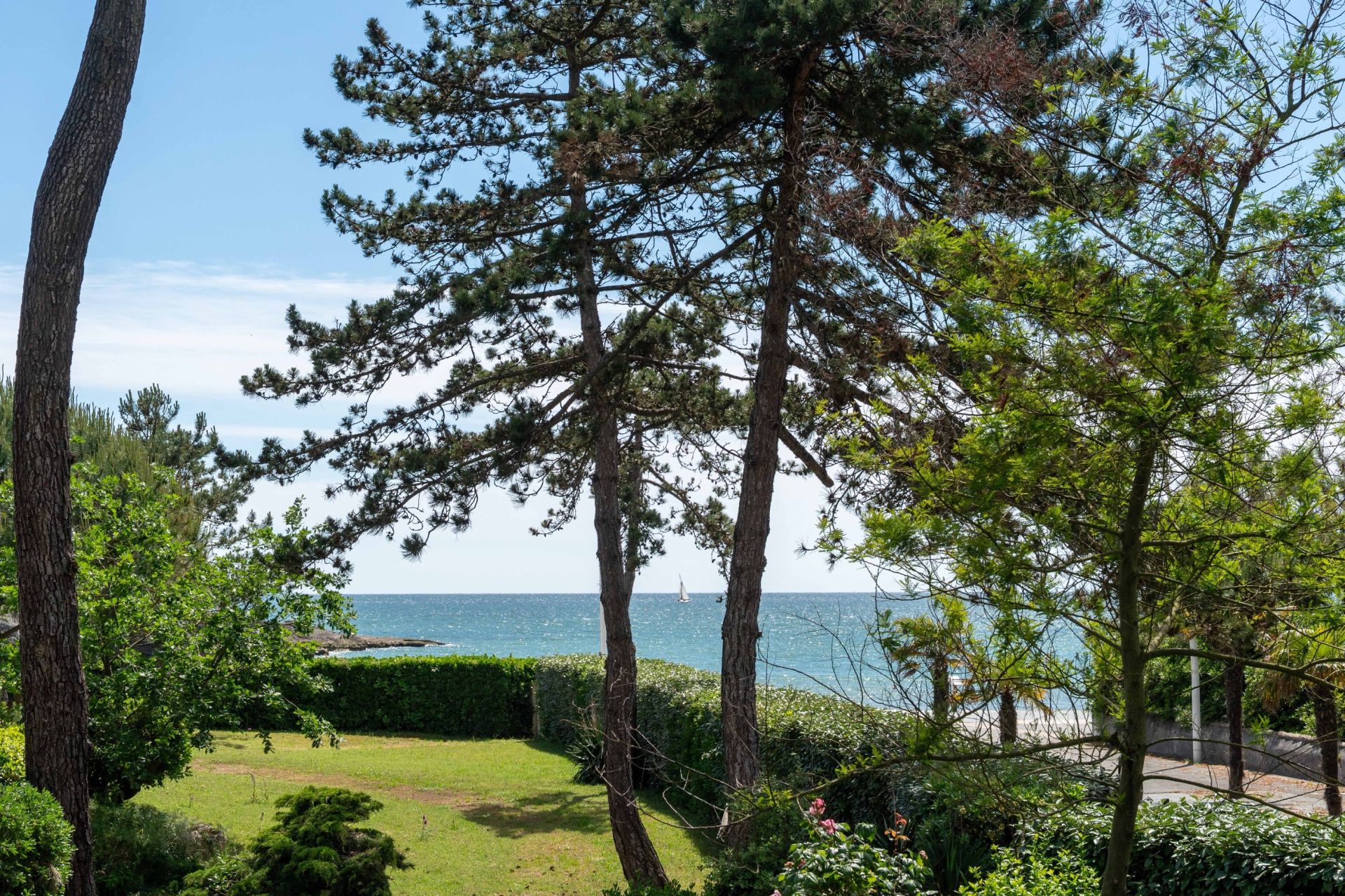 luxury house 6 Rooms for sale on VAUX SUR MER (17640)