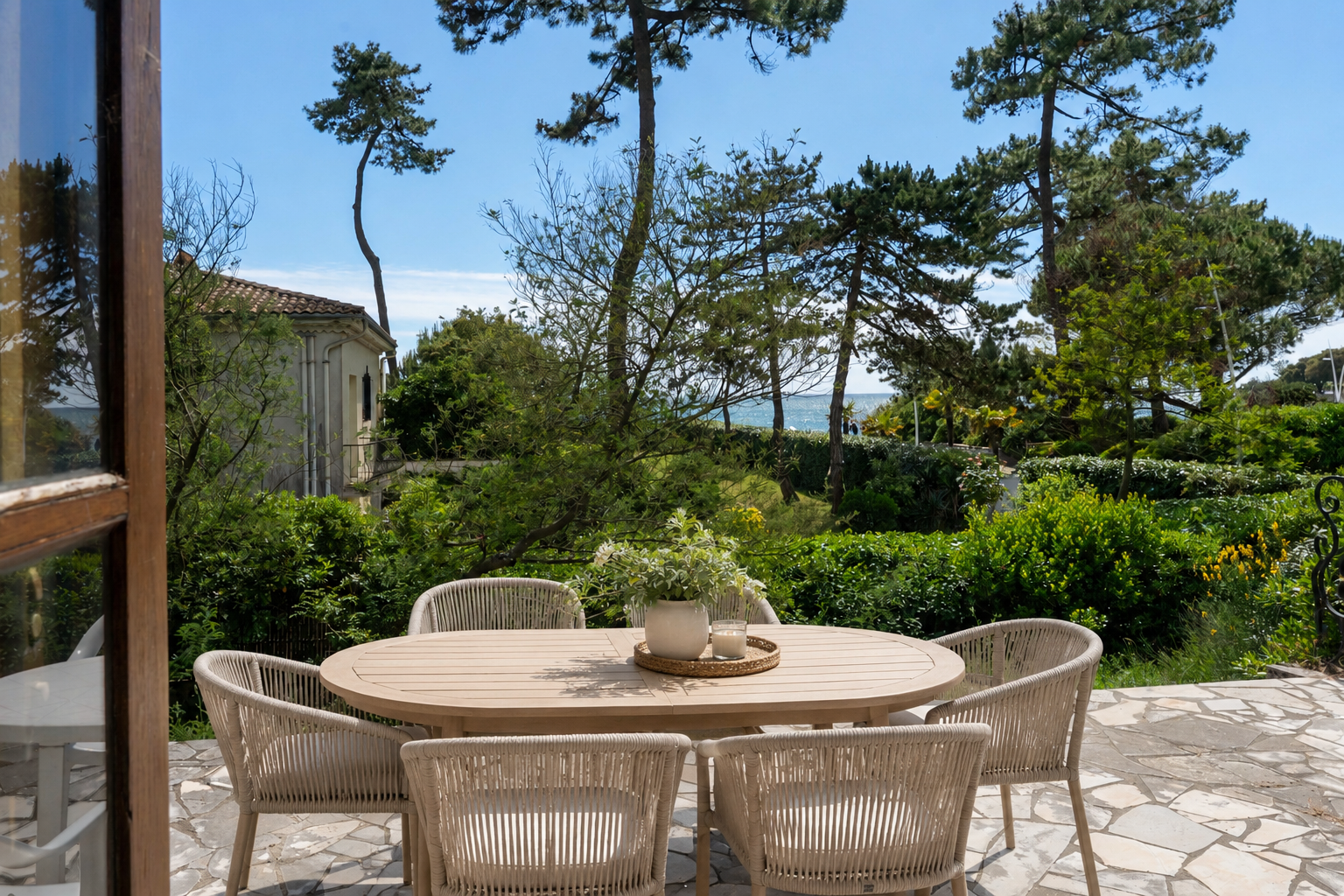 luxury house 6 Rooms for sale on VAUX SUR MER (17640)