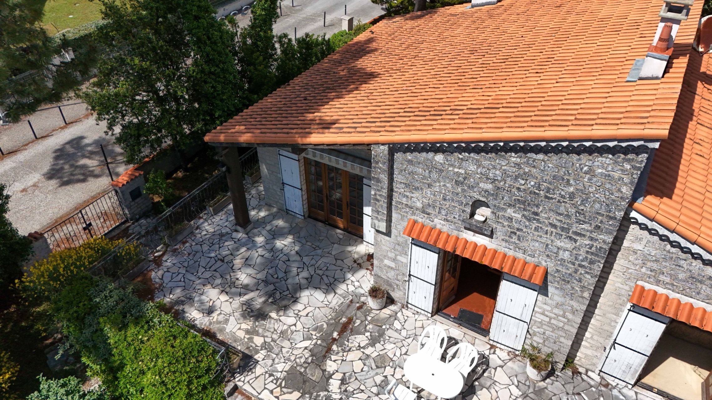 luxury house 6 Rooms for sale on VAUX SUR MER (17640)