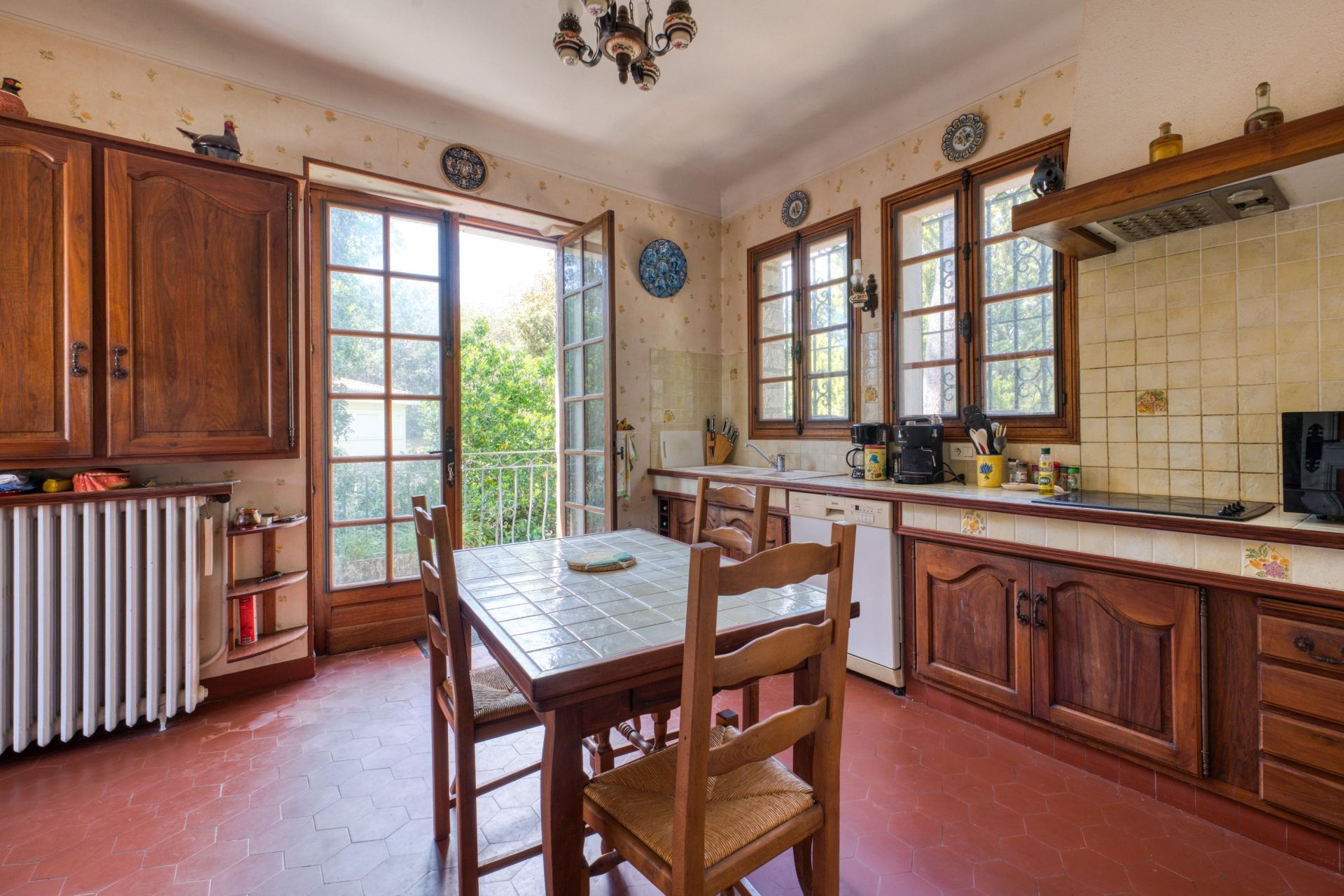 luxury house 6 Rooms for sale on VAUX SUR MER (17640)