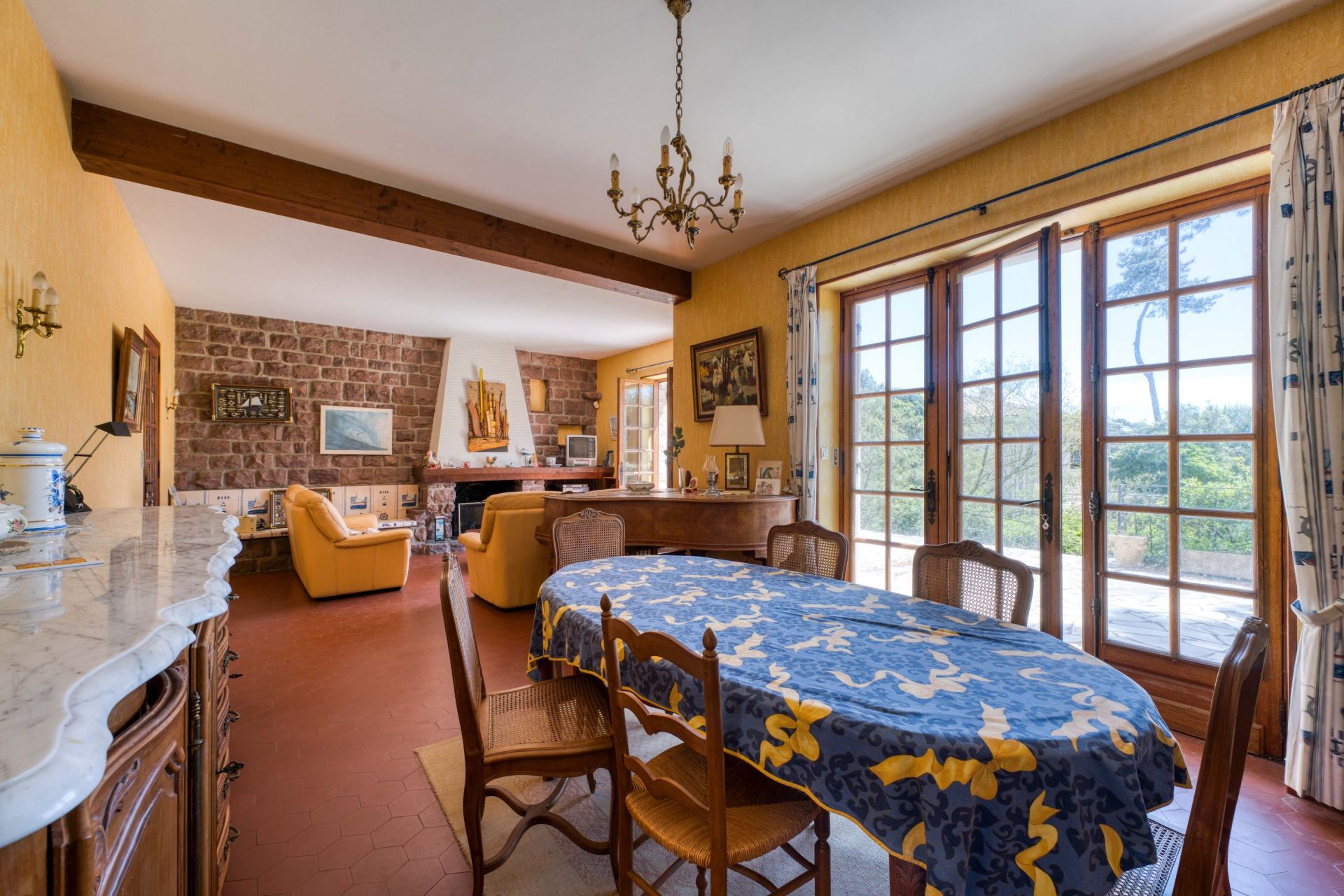 luxury house 6 Rooms for sale on VAUX SUR MER (17640)