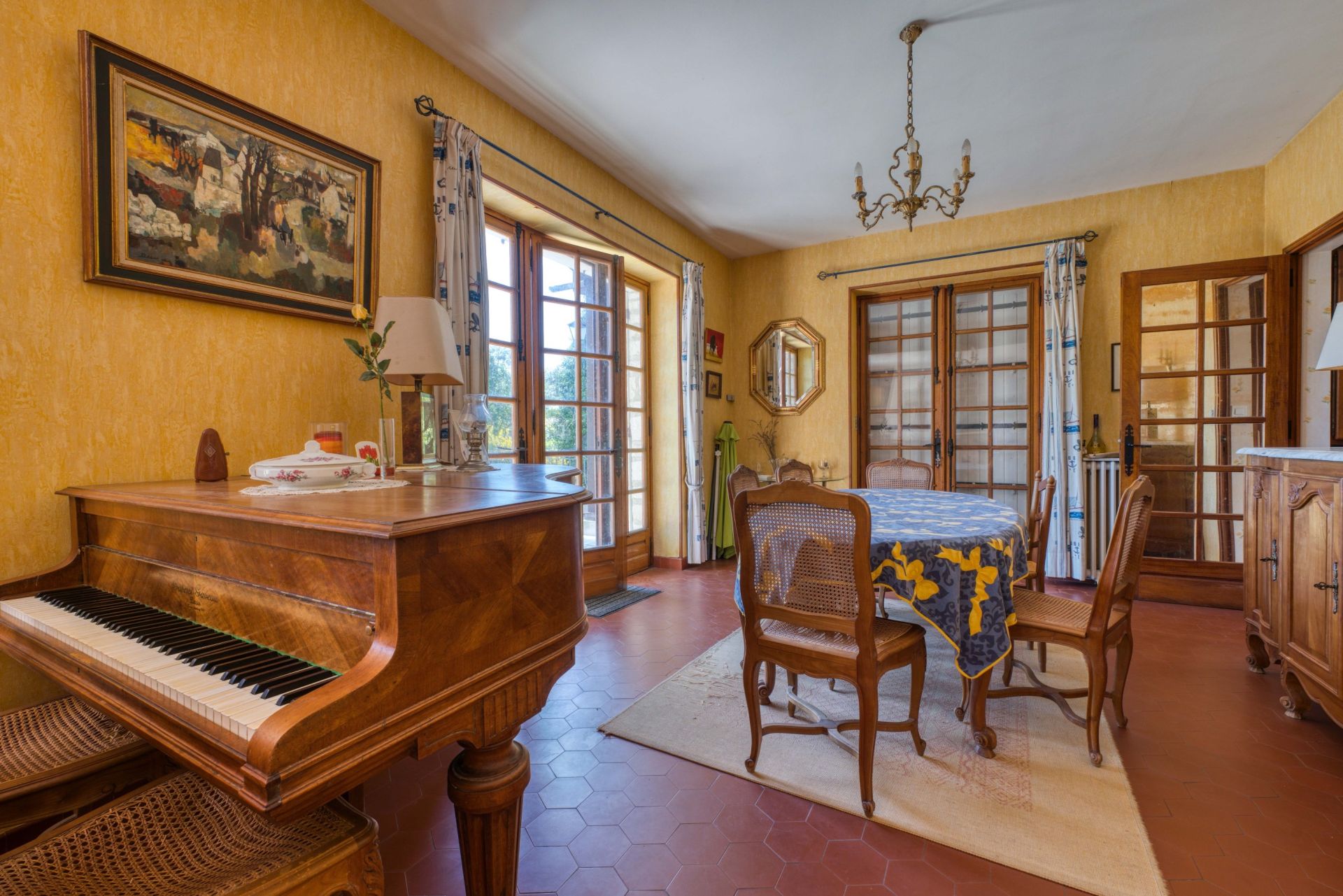 luxury house 6 Rooms for sale on VAUX SUR MER (17640)