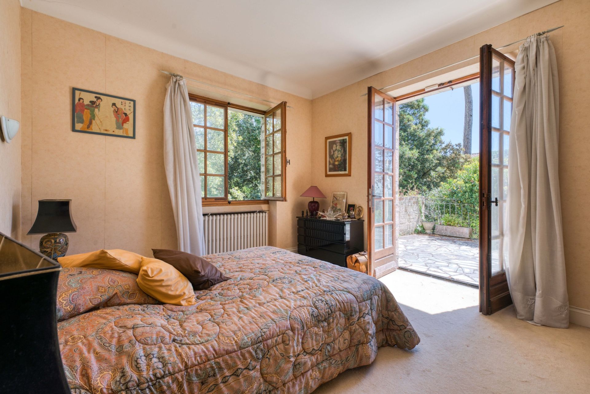 luxury house 6 Rooms for sale on VAUX SUR MER (17640)