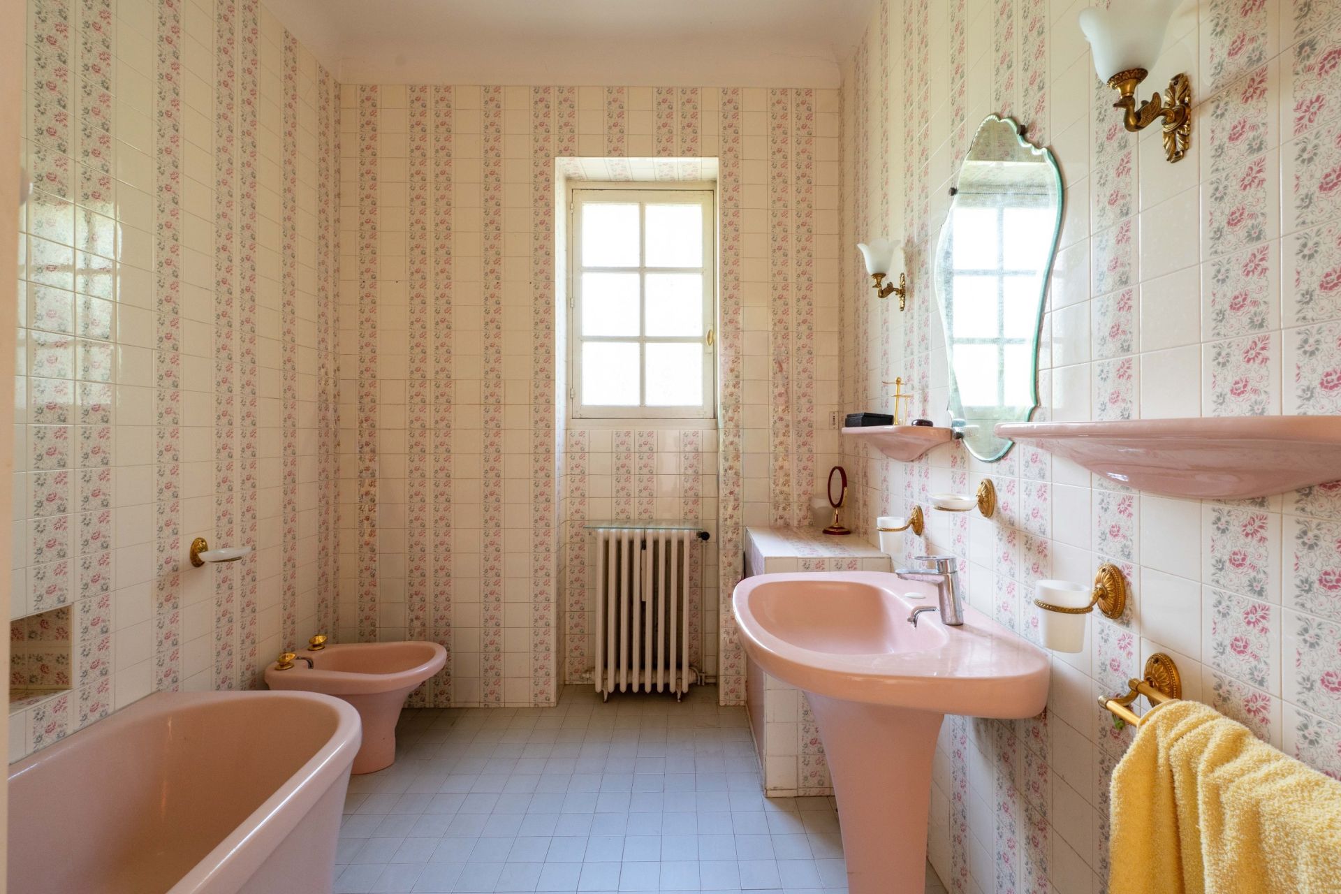 luxury house 6 Rooms for sale on VAUX SUR MER (17640)