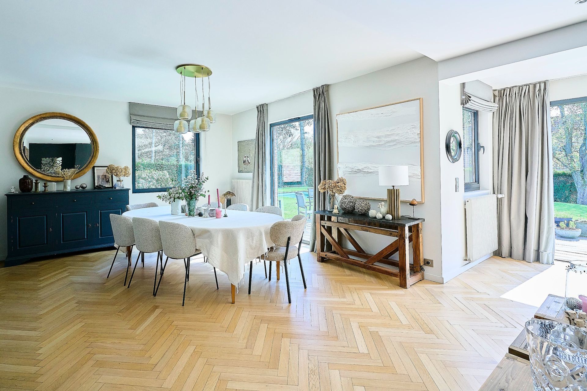 luxury house 8 Rooms for sale on CROIX (59170)