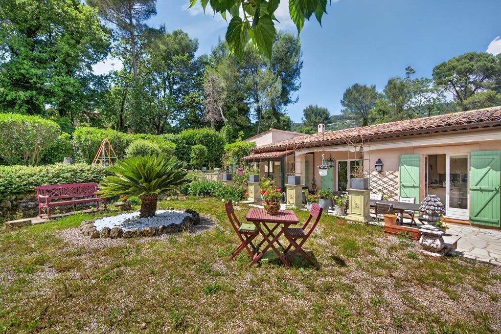 luxury villa 5 Rooms for sale on PEYMEINADE (06530)