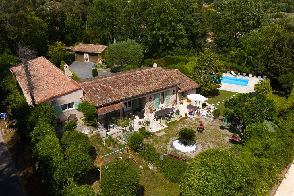 luxury villa 5 Rooms for sale on PEYMEINADE (06530)