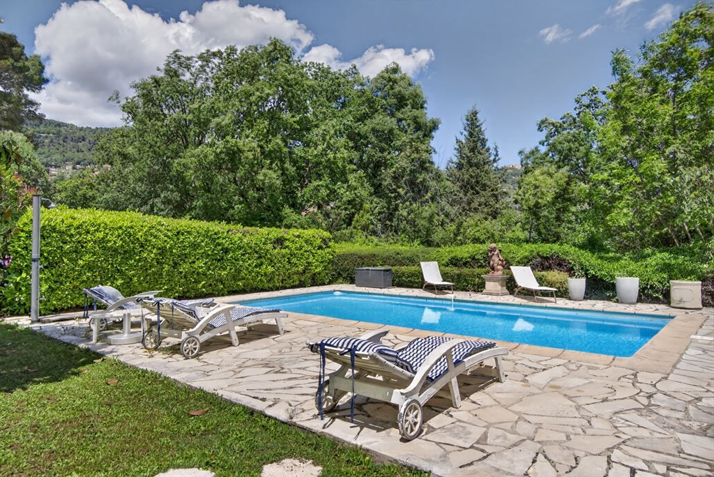 luxury villa 5 Rooms for sale on PEYMEINADE (06530)