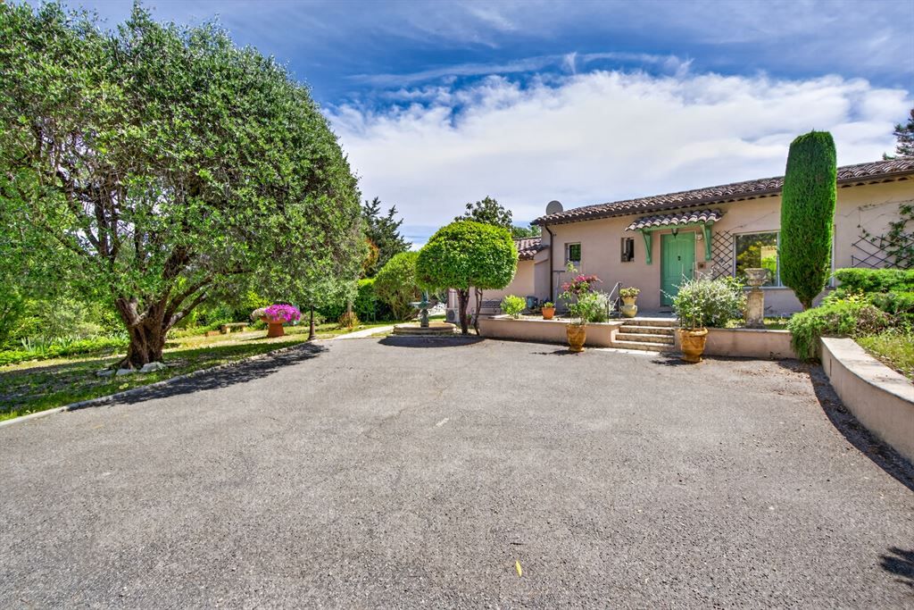 luxury villa 5 Rooms for sale on PEYMEINADE (06530)