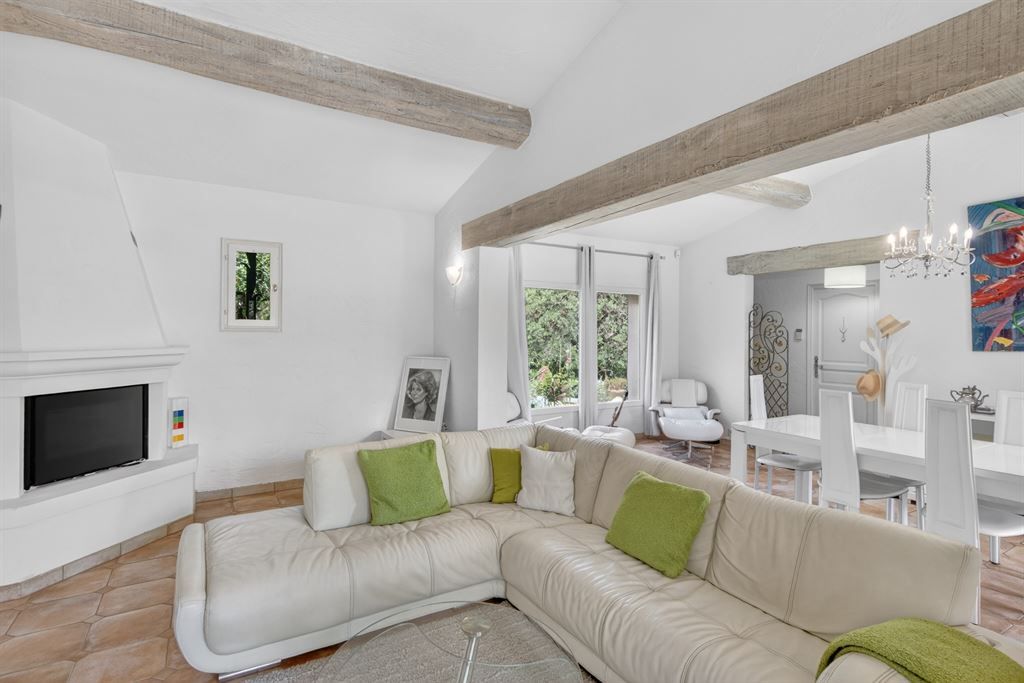 luxury villa 5 Rooms for sale on PEYMEINADE (06530)