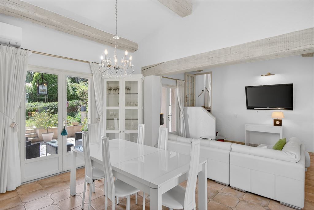 luxury villa 5 Rooms for sale on PEYMEINADE (06530)