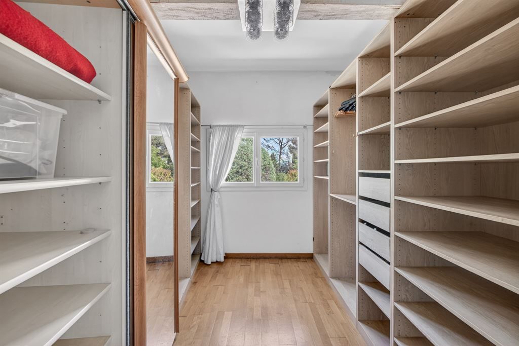 luxury villa 5 Rooms for sale on PEYMEINADE (06530)