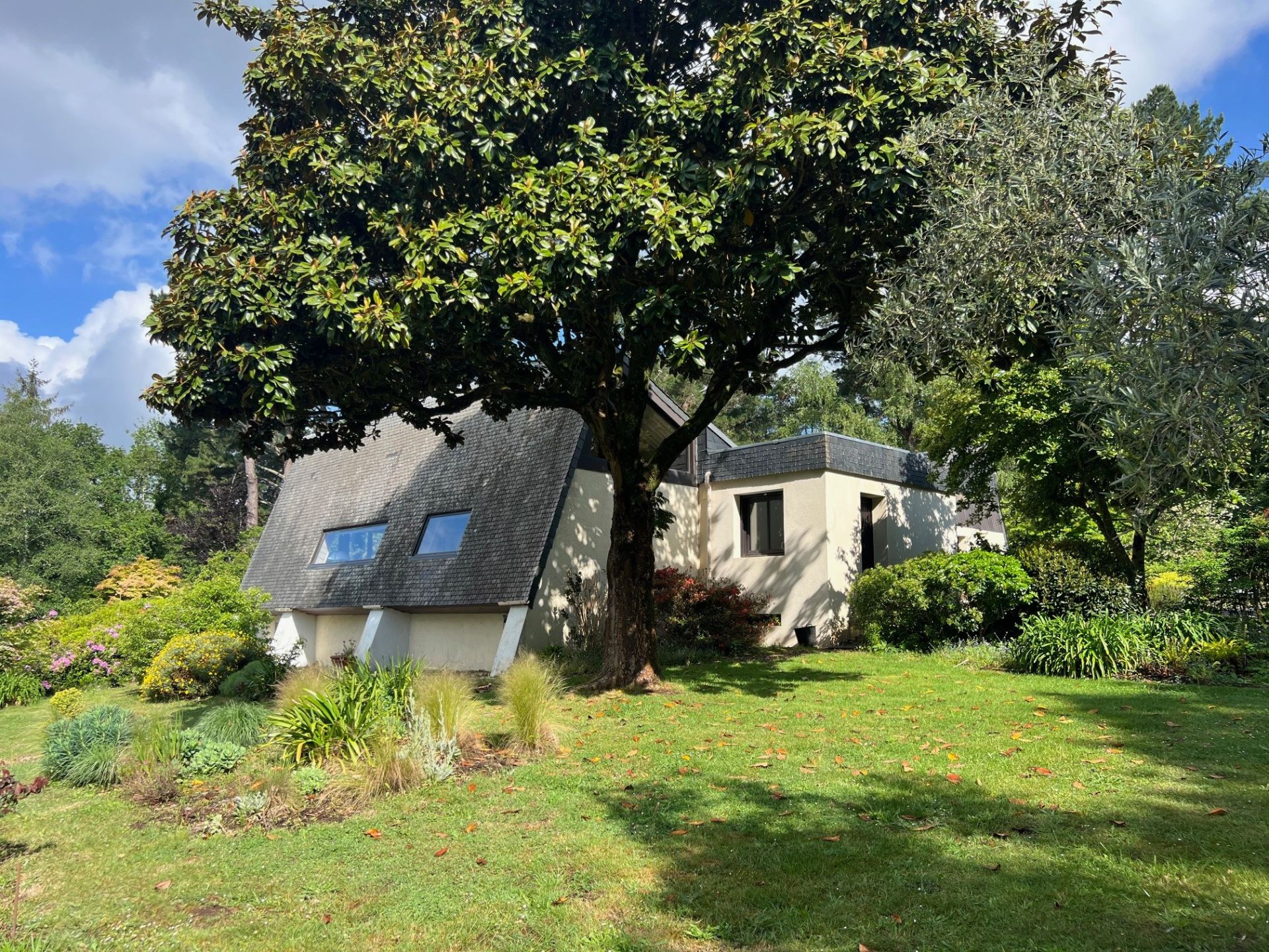 luxury property 10 Rooms for sale on PLOMELIN (29700)