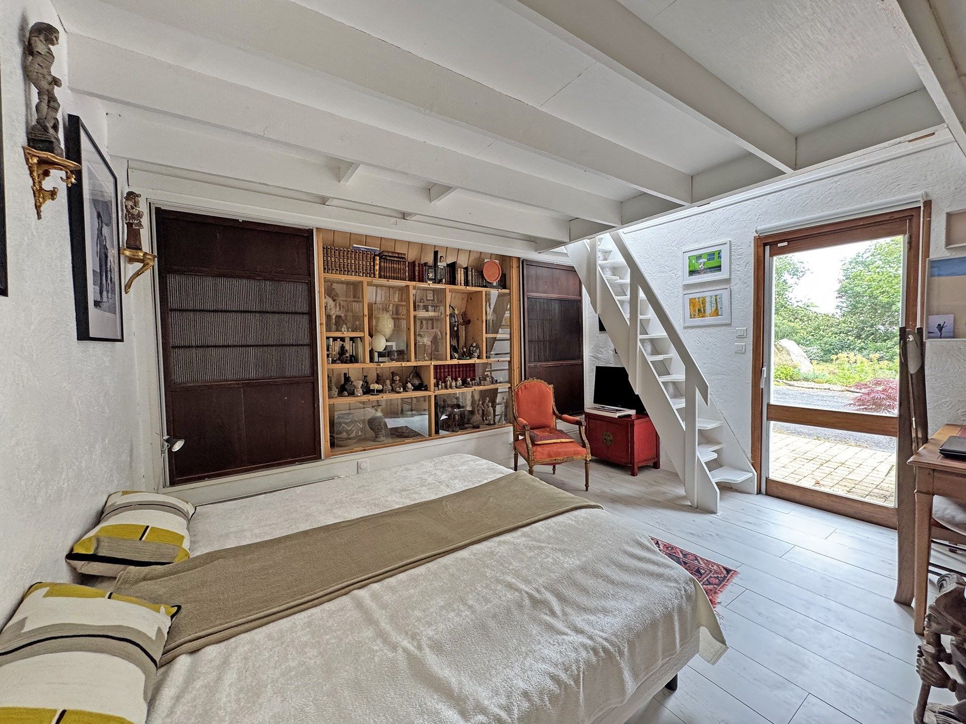 luxury property 10 Rooms for sale on PLOMELIN (29700)