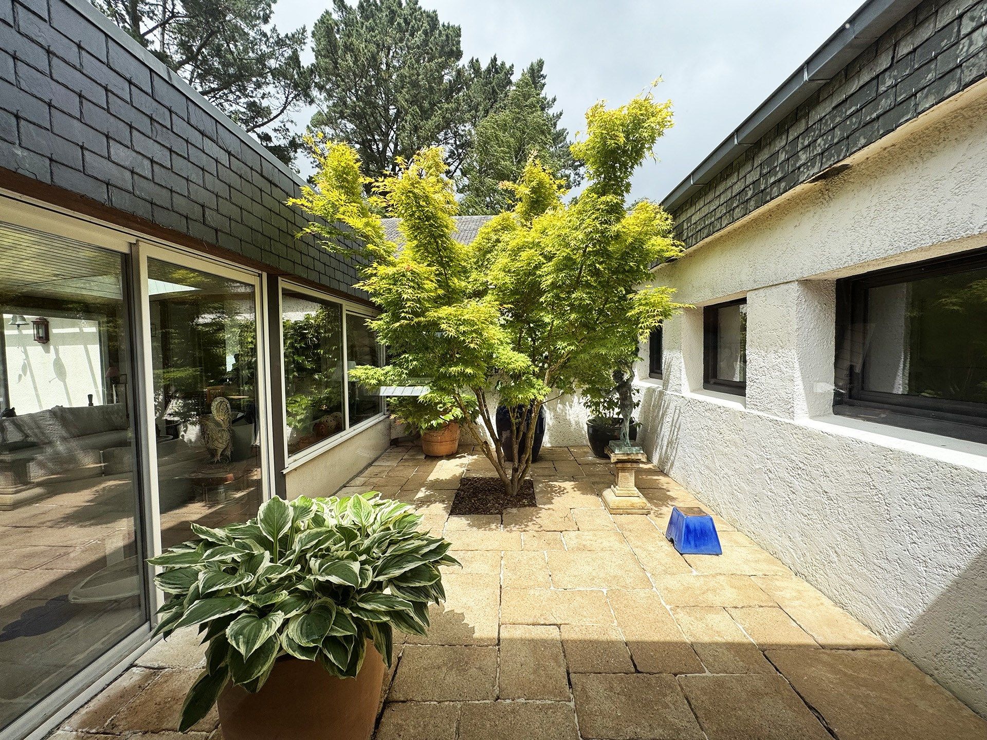 luxury property 10 Rooms for sale on PLOMELIN (29700)