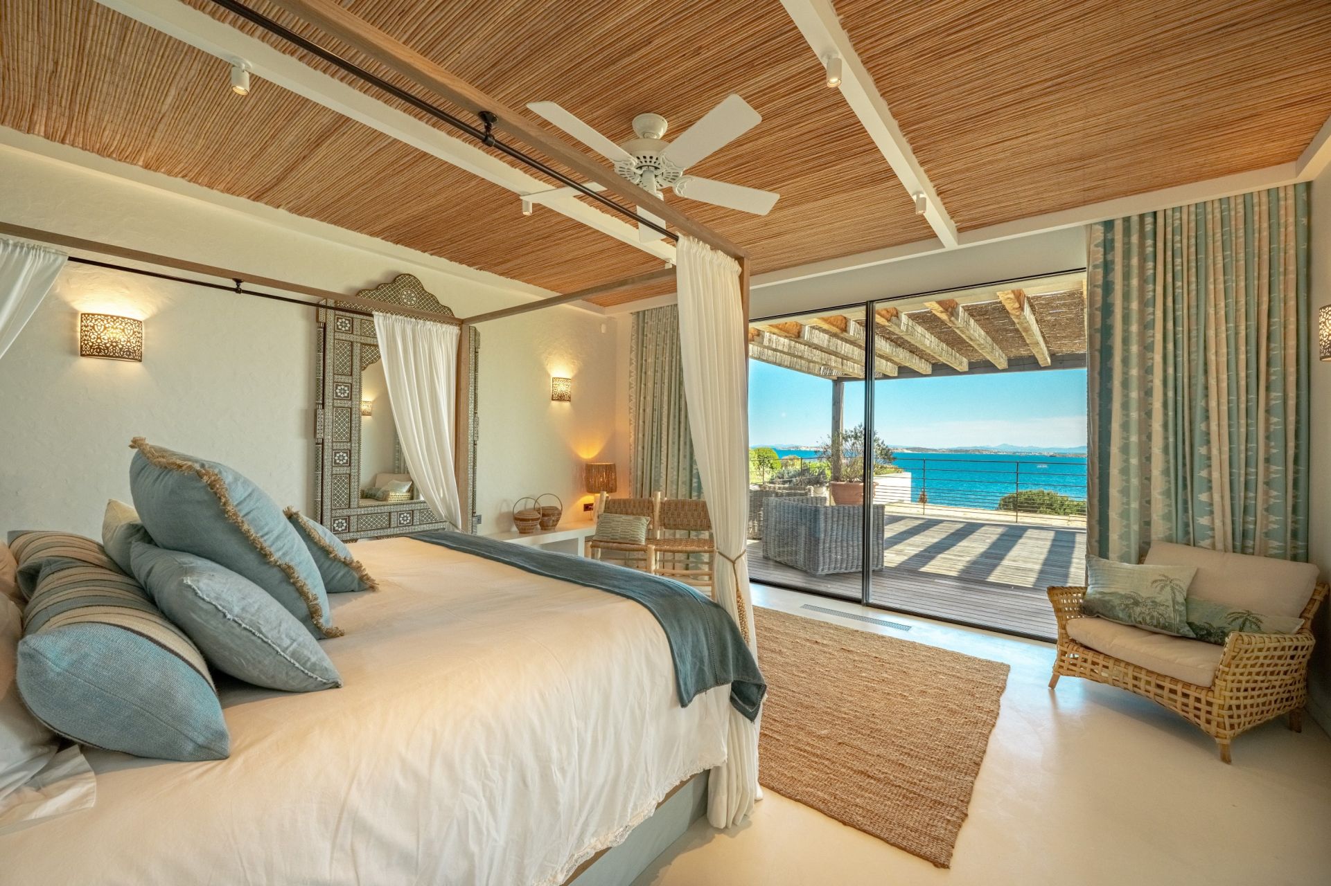 villa de luxe 12 Pièces en location saisonnière sur BONIFACIO (20169)