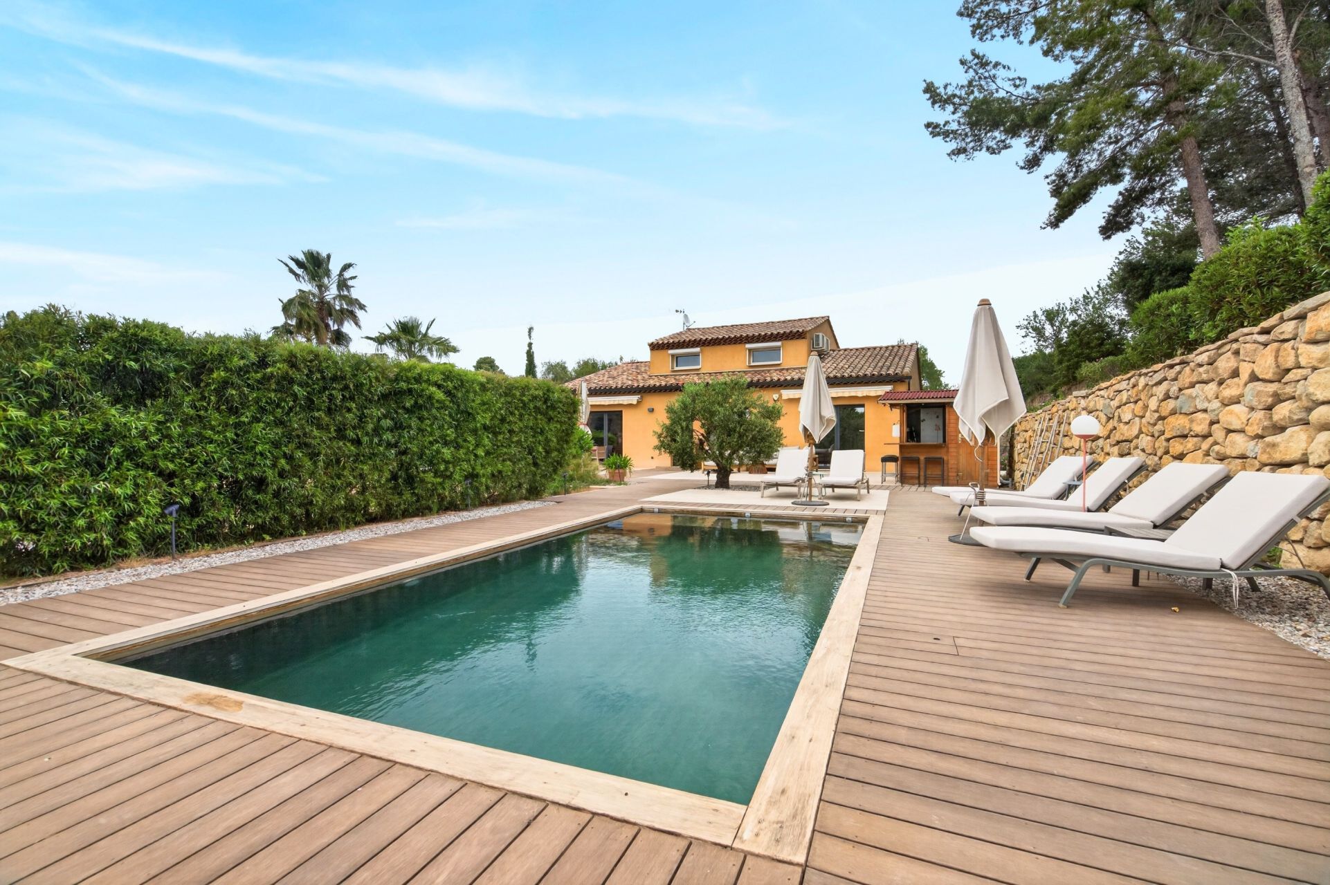 luxury house 11 Rooms for sale on ST CYR SUR MER (83270)