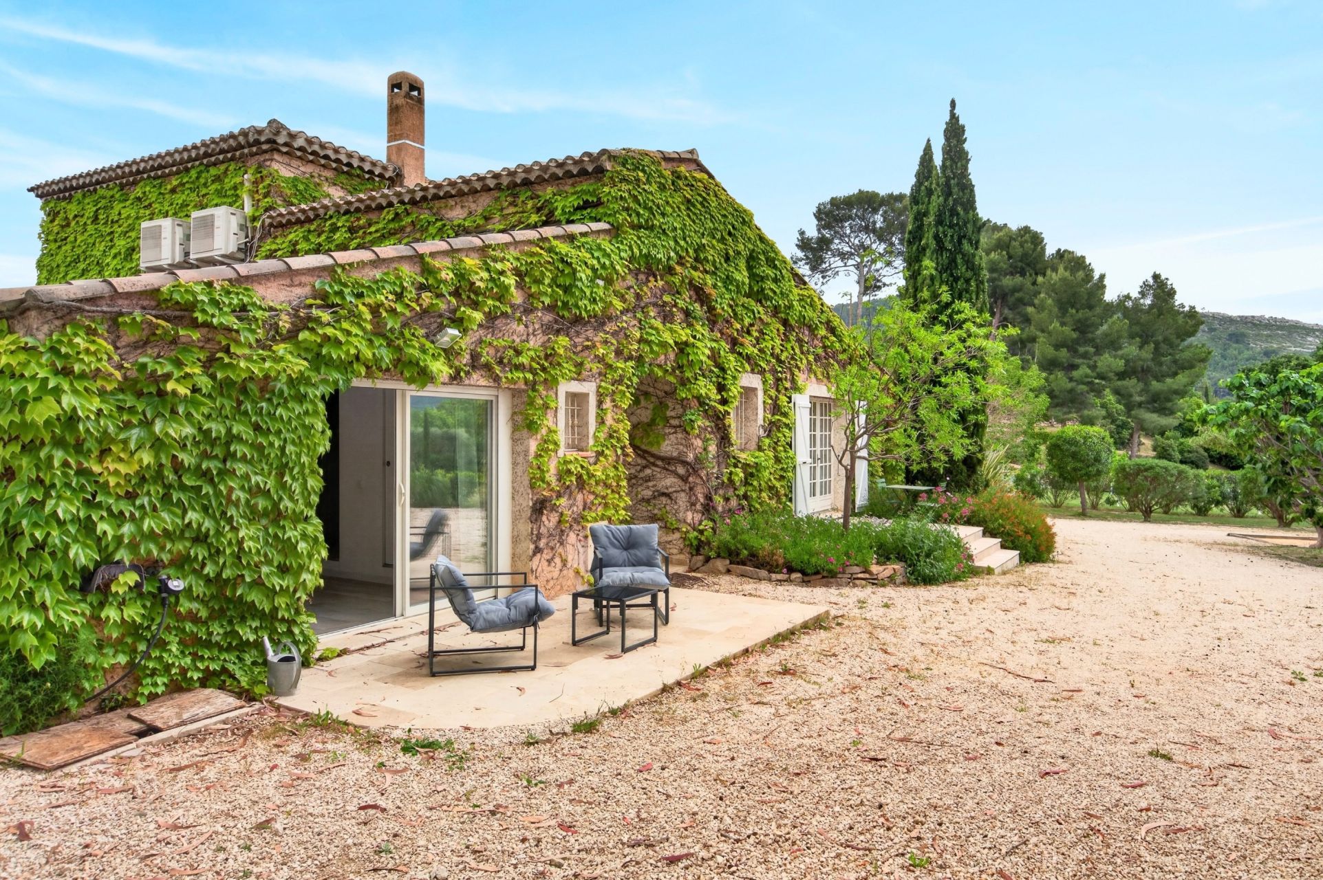luxury house 11 Rooms for sale on ST CYR SUR MER (83270)