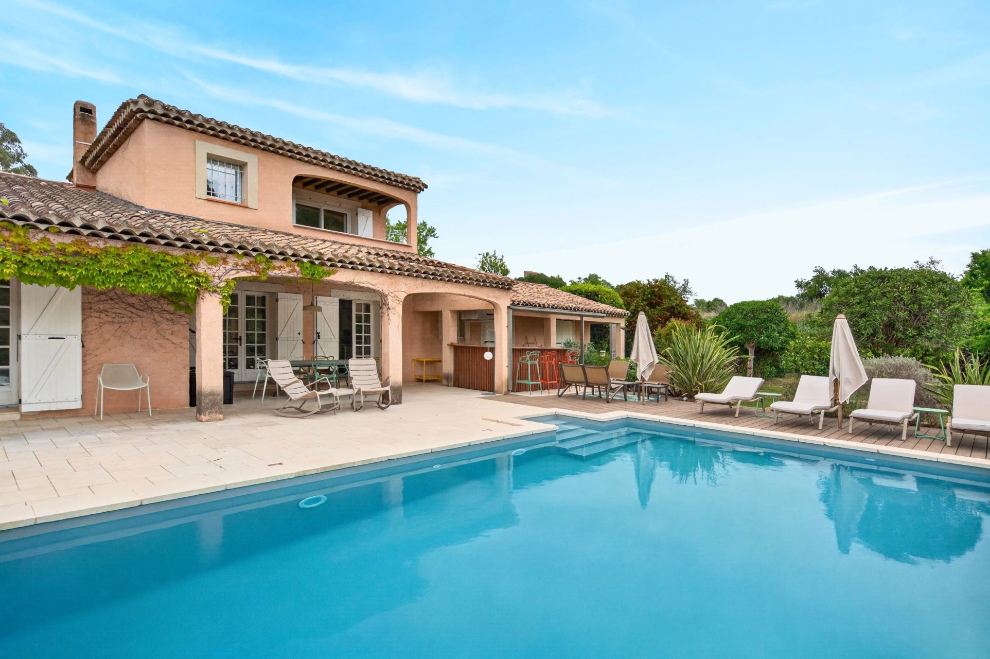 luxury house 11 Rooms for sale on ST CYR SUR MER (83270)