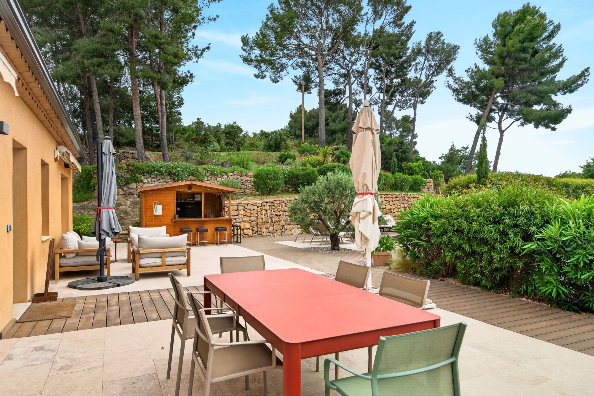 luxury house 11 Rooms for sale on ST CYR SUR MER (83270)