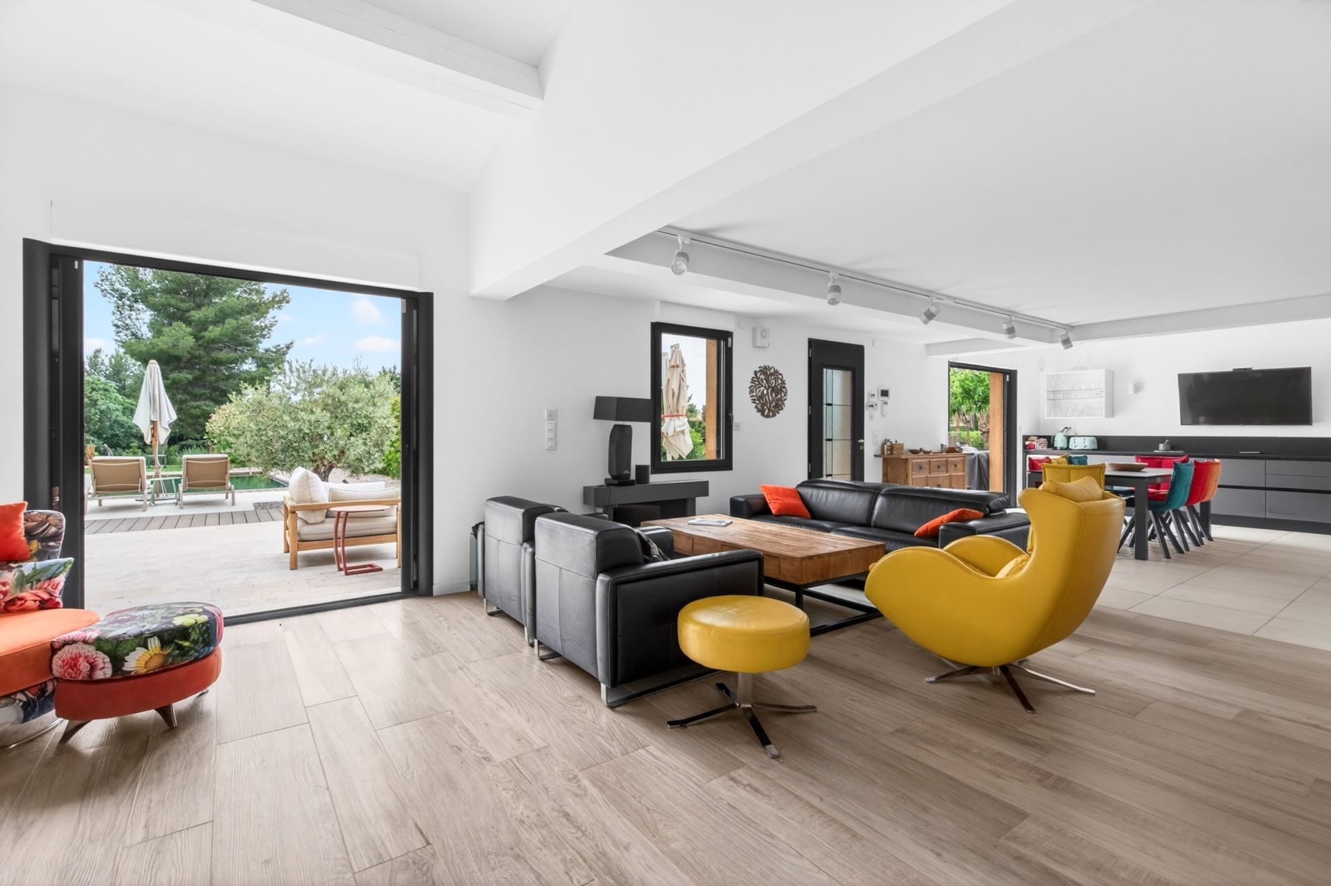 luxury house 11 Rooms for sale on ST CYR SUR MER (83270)