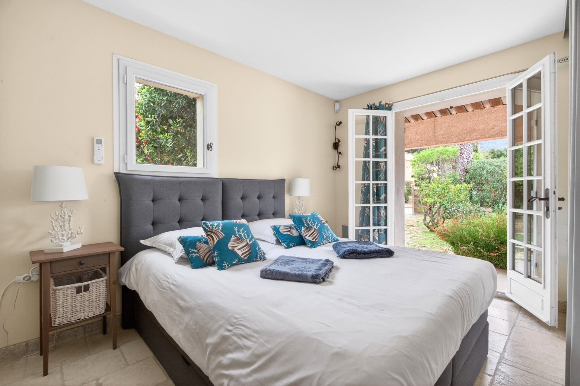 luxury house 11 Rooms for sale on ST CYR SUR MER (83270)
