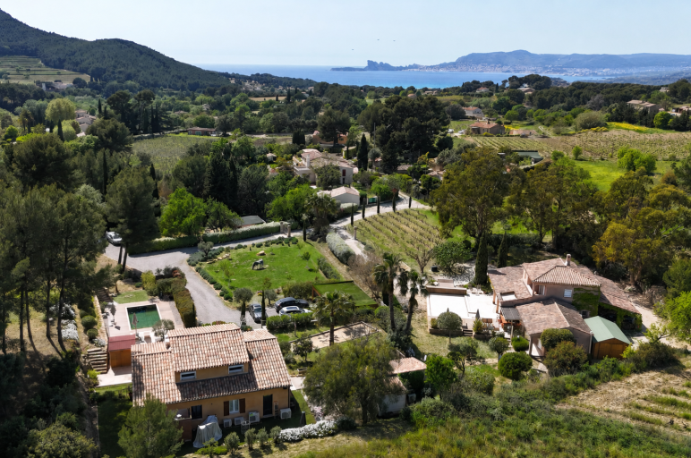 luxury house 11 Rooms for sale on ST CYR SUR MER (83270)