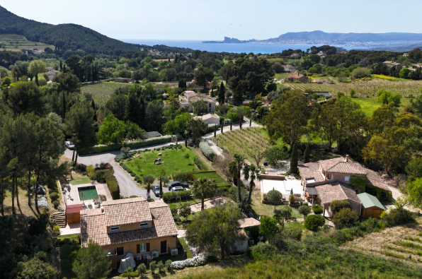 Sale Luxury house Saint-Cyr-sur-Mer 11&nbsp;Rooms 407&nbsp;m²