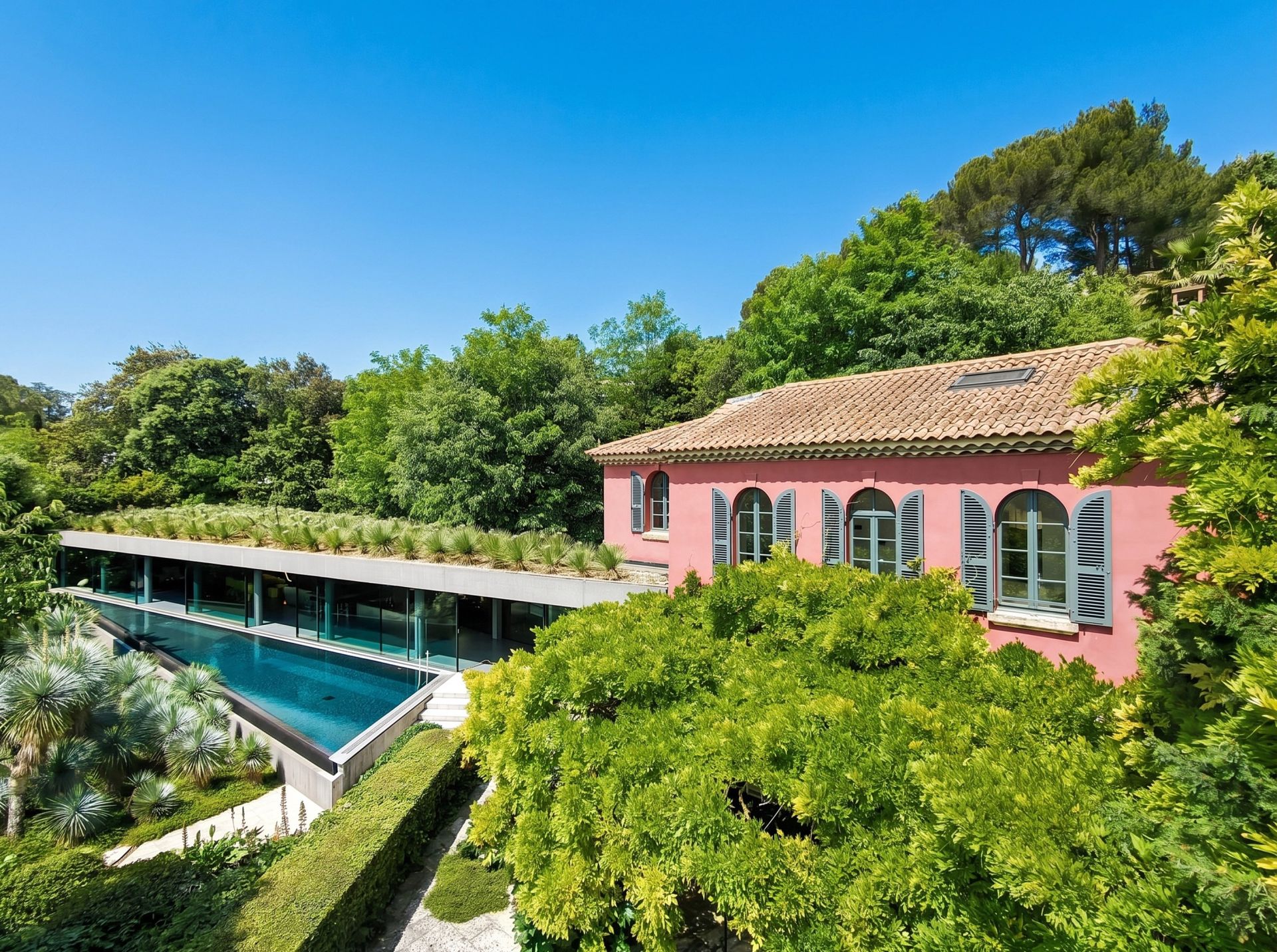 maison d'architecte 10 Pièces en vente sur VILLENEUVE LES AVIGNON (30400)