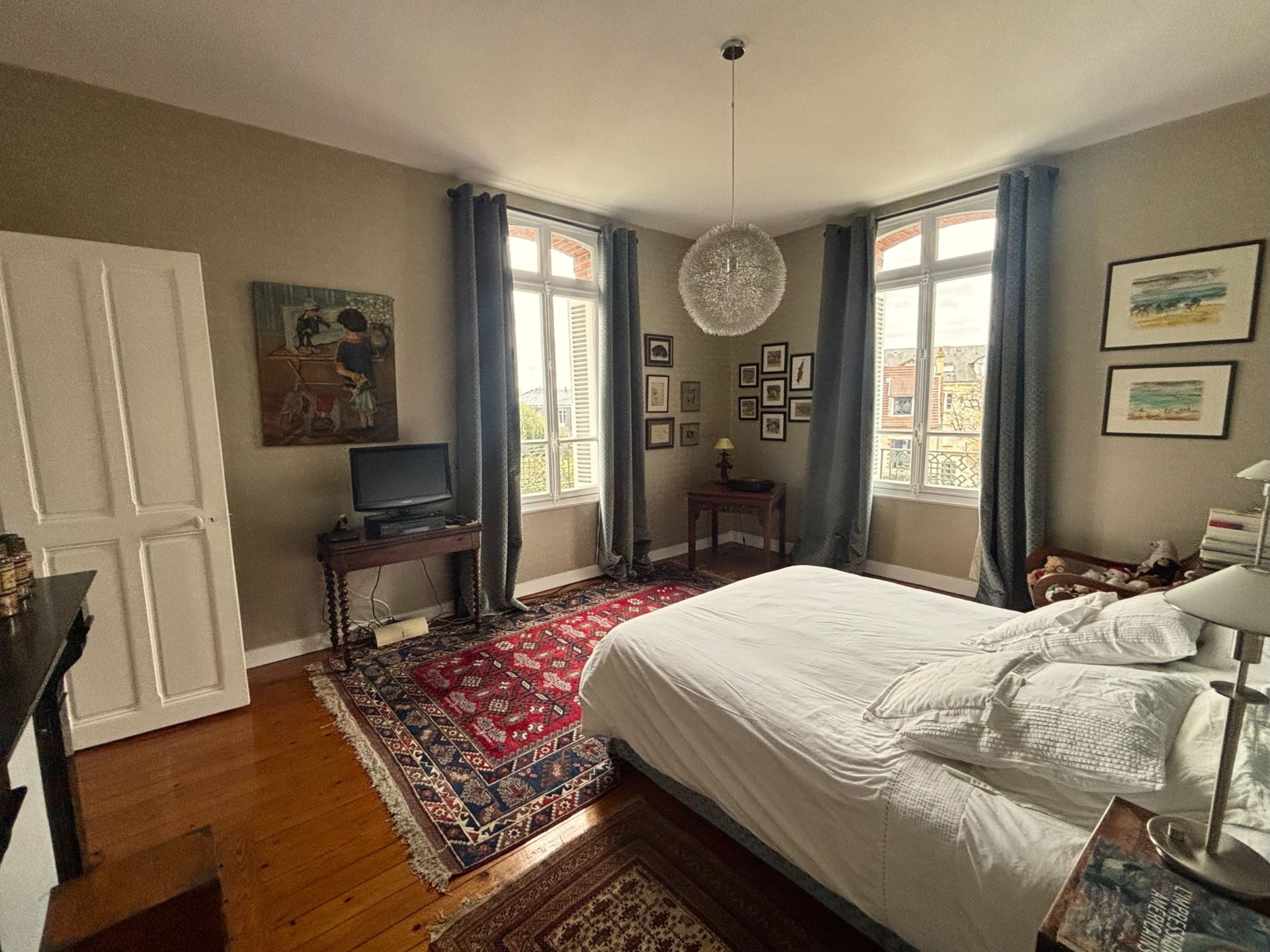 luxury house 8 Rooms for sale on CAEN (14000)