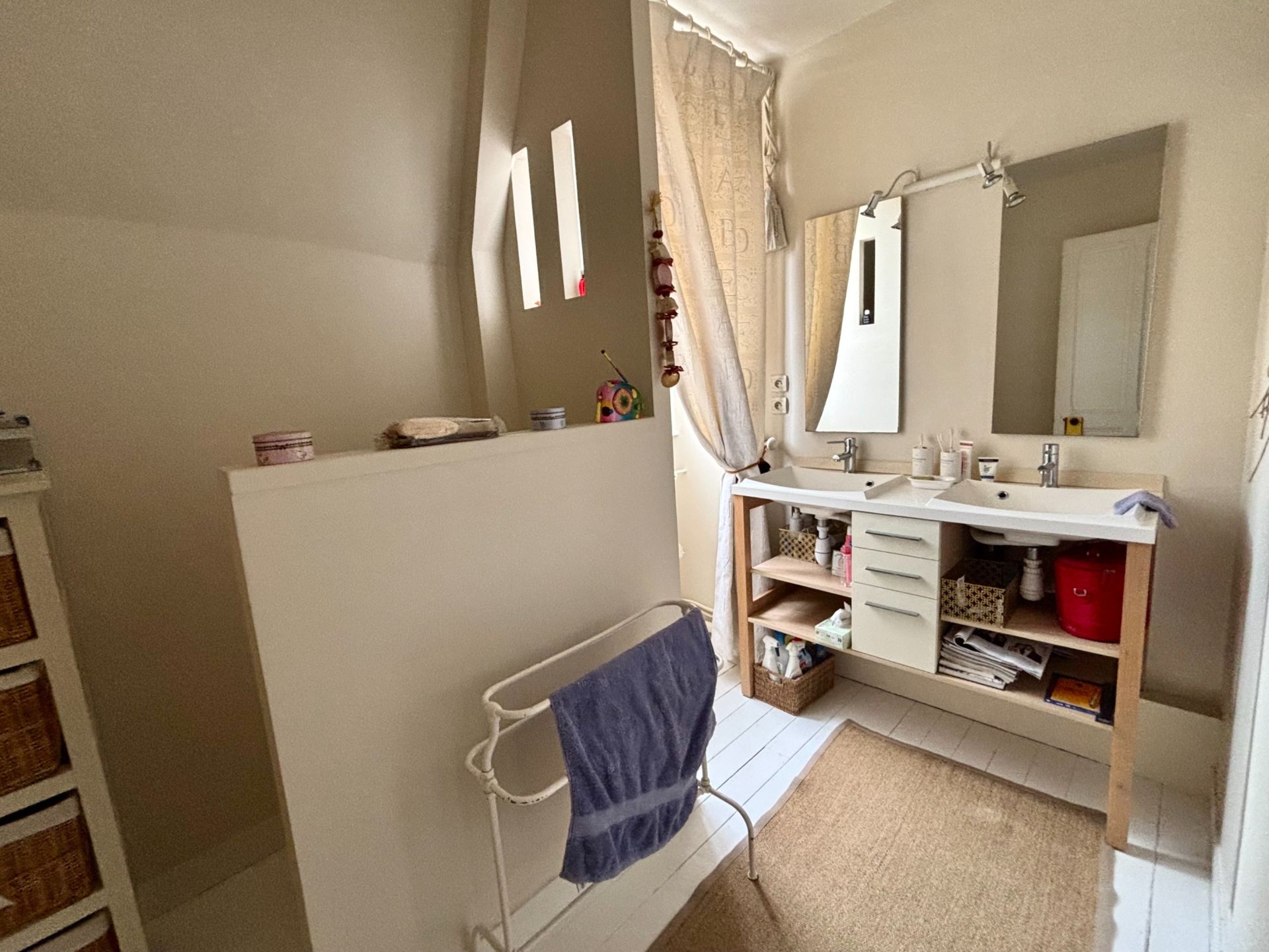 luxury house 8 Rooms for sale on CAEN (14000)