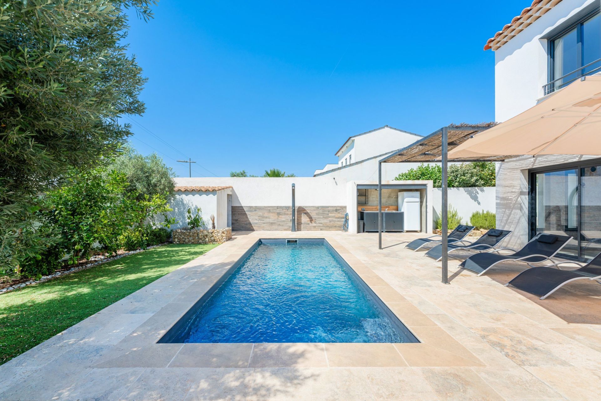 contemporary house 5 Rooms for sale on LA CIOTAT (13600)